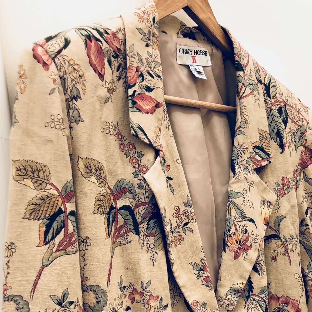 Pre-Owned Vintage printed blazer! Made in Hungary